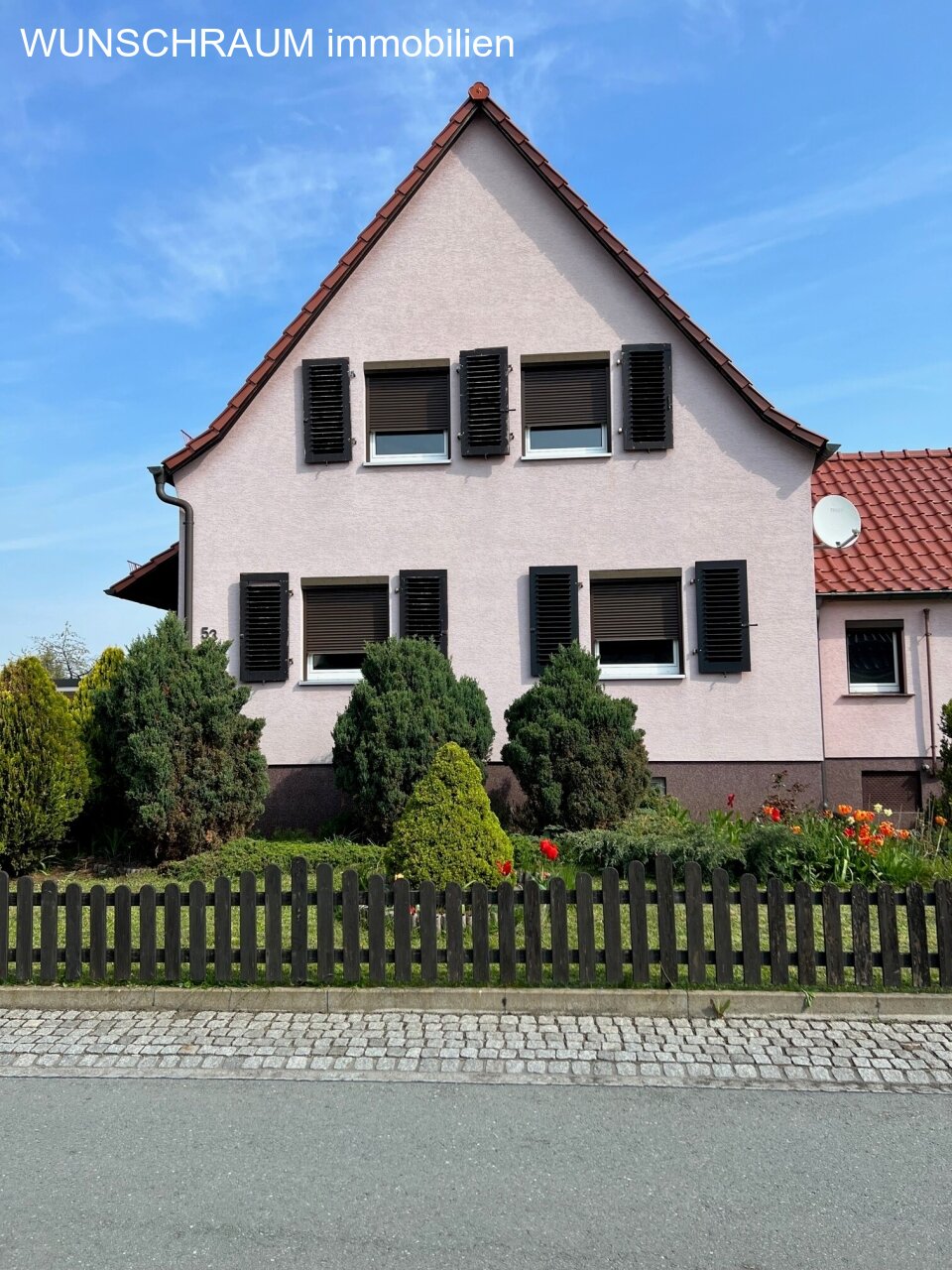 Hausansicht Vorgarten